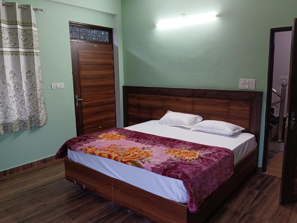 Crescent Moon Homestay Rishīkesh Esterno foto